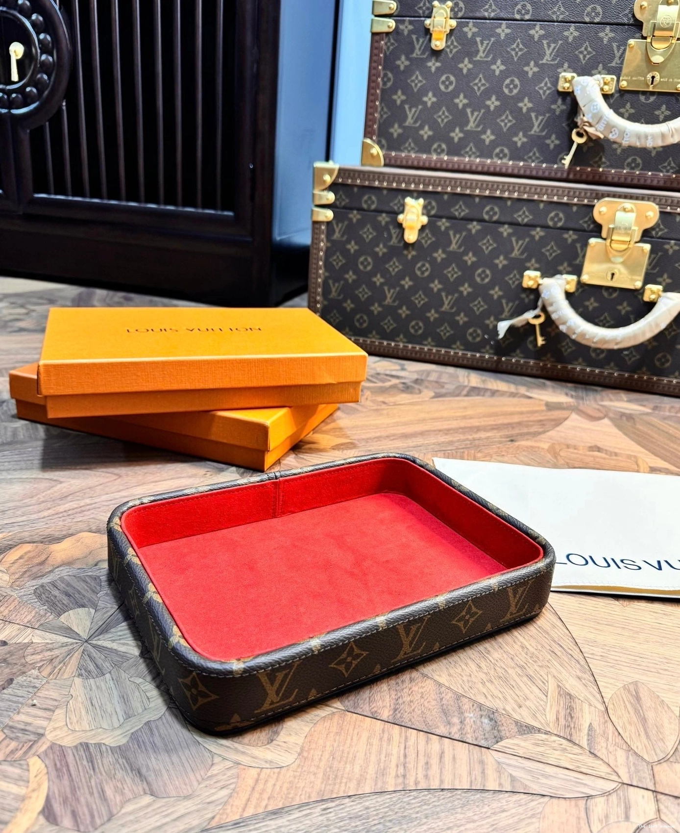 CUSTOM TRAY VALET LV 0804